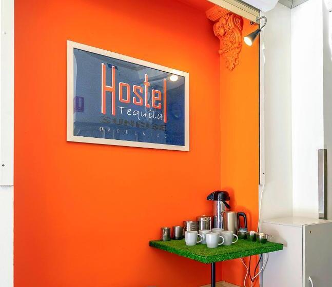 Кровать в Общей Комнате, Tequila Sunrise Hostel Adelaide