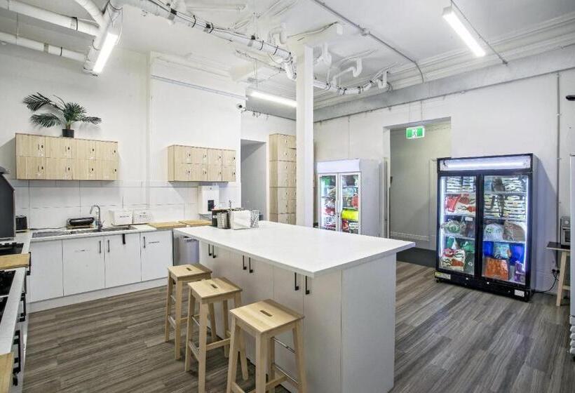 Кровать в Общей Комнате, Tequila Sunrise Hostel Adelaide
