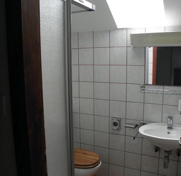 اتاق استاندارد چهارنفره با بالکن, Rooms Pevc & Hostel Ljubno Ob Savinji