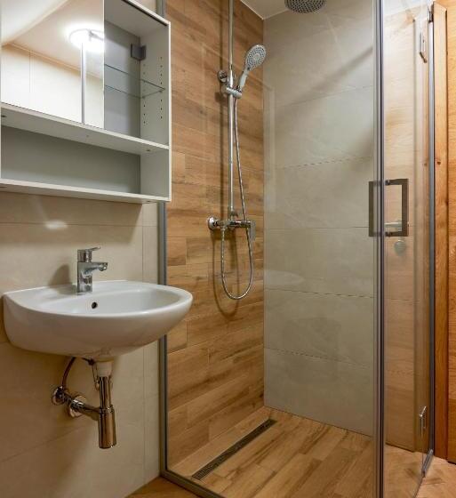 تختخواب در اتاق مشترک, Rooms Pevc & Hostel Ljubno Ob Savinji