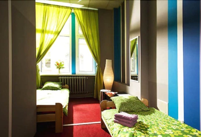 스탠다드 트리픔 룸 공동욕실, Absynt Hostel Wrocław