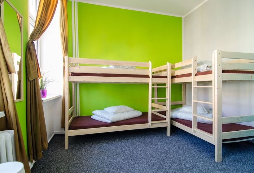 스탠다드 4인용 룸 공용 욕실, Absynt Hostel Wrocław