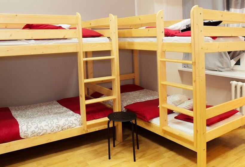 스탠다드 4인용 룸 공용 욕실, Absynt Hostel Wrocław