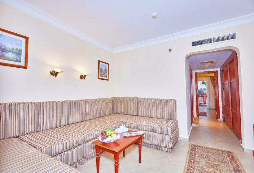 سوییت جونیور با چشم‌انداز استخر, Titanic Beach   Families And Couples Only