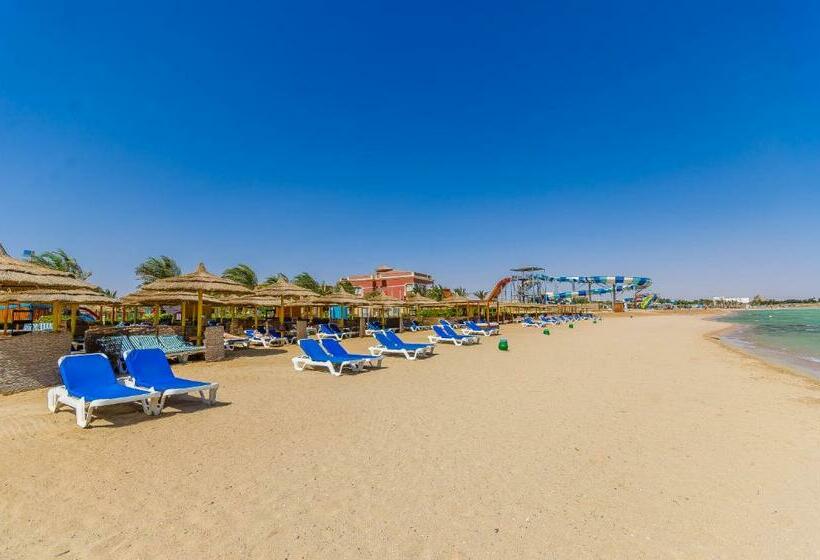 سوییت جونیور با چشم‌انداز استخر, Titanic Beach   Families And Couples Only