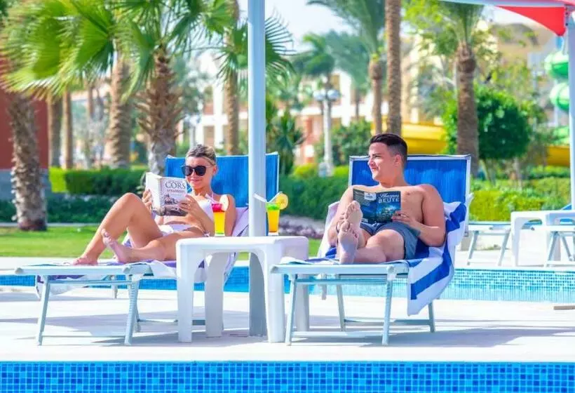 スタンダードトリプルルーム, Titanic Beach Families And Couples Only