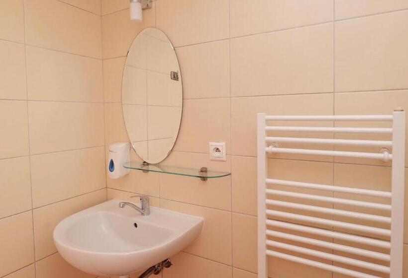 Pokój Standard Trzyosobowy, Hostel Old Town