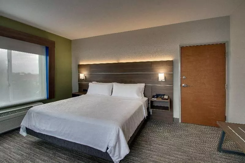 اتاق استاندارد با تخت بزرگ برای معلولان, Holiday Inn Express Hotel & Suites Waukegan/gurnee, An Ihg
