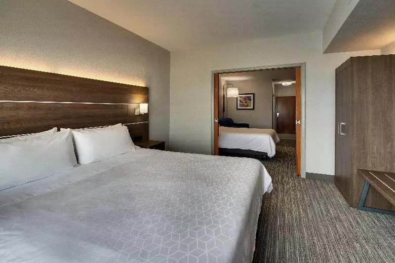 سوییت, Holiday Inn Express Hotel & Suites Waukegan/gurnee, An Ihg