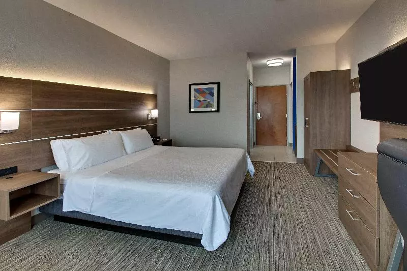اتاق اجرایی با تخت بزرگ, Holiday Inn Express Hotel & Suites Waukegan/gurnee, An Ihg