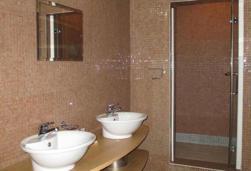 سوییت اجرایی, Imperial Royale