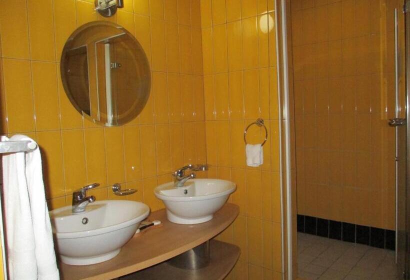 اتاق اجرایی, Imperial Royale