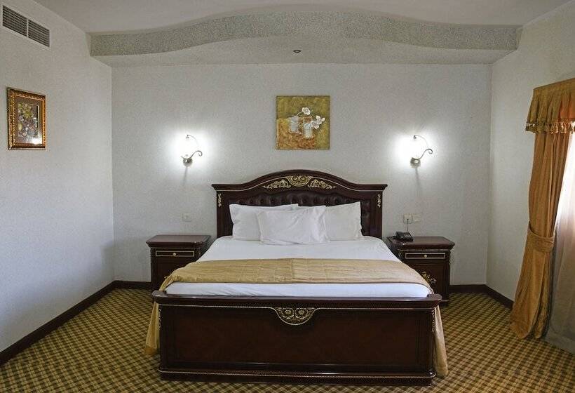 اتاق اجرایی, Imperial Royale