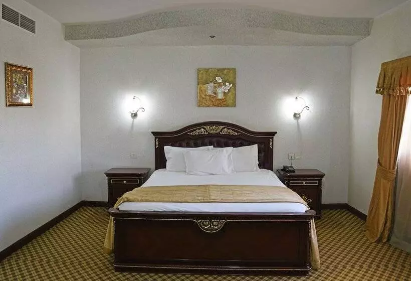 اتاق اجرایی, Imperial Royale