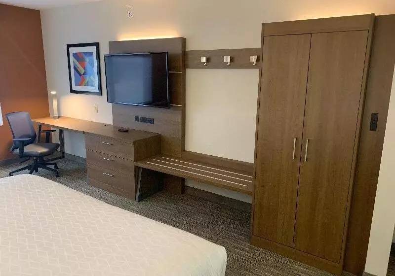 キングサイズベッドのスイートルーム, Holiday Inn Express Hotel & Suites Franklin Oil City By Ihg