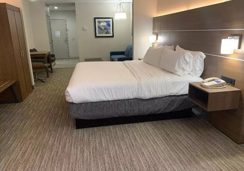 キングサイズベッドのスイートルーム, Holiday Inn Express Hotel & Suites Franklin Oil City By Ihg