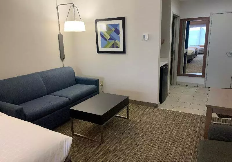 キングサイズベッドのスイートルーム, Holiday Inn Express Hotel & Suites Franklin Oil City By Ihg