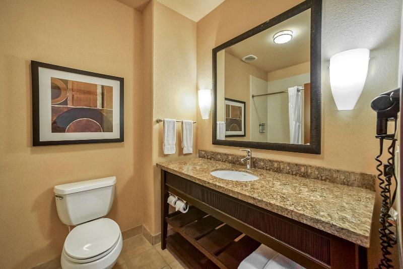 מיטת קינג בסוויטה, Holiday Inn Express Suites Beeville By Ihg