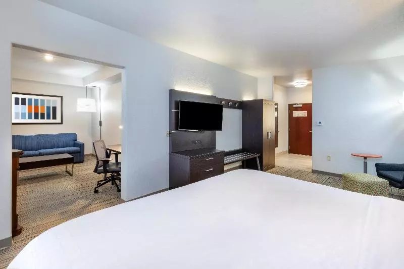キングサイズベッドのデラックススイート, Holiday Inn Express Guymon, An Ihg