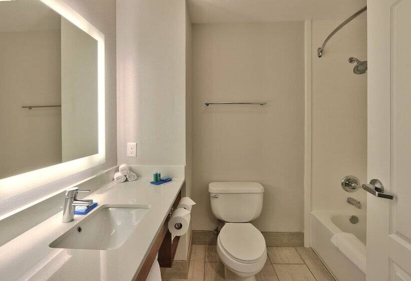 جناح, Holiday Inn Express & Suites Portales, An Ihg