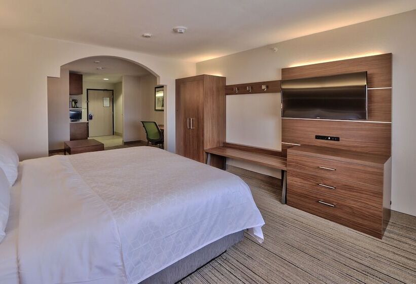 جناح, Holiday Inn Express & Suites Portales, An Ihg