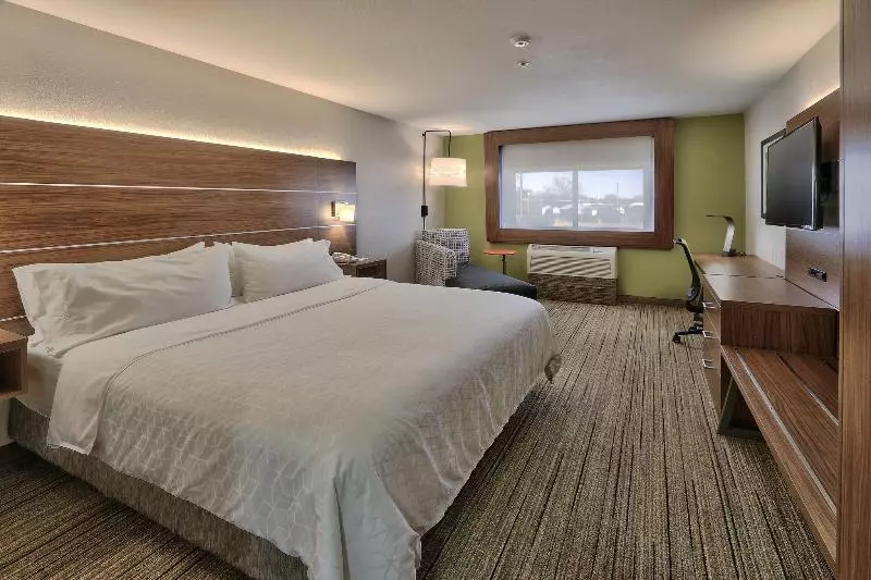 キングサイズベッドのスイートルーム, Holiday Inn Express & Suites Portales, An Ihg