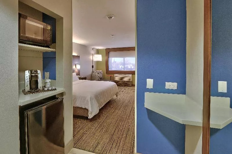 キングサイズベッドのスタンダードルーム, Holiday Inn Express & Suites Portales, An Ihg