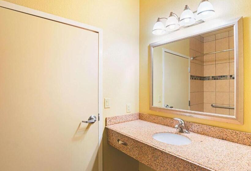 Люкс Кровать Кинг, La Quinta By Wyndham Ft. Worth Forest Hill, Tx