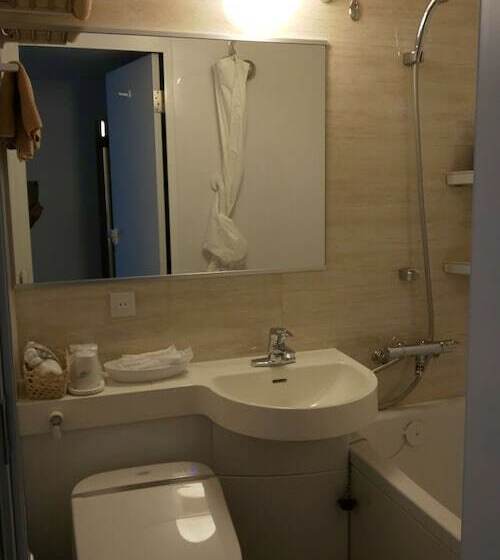 带双人床的基本房间, Ueno First City