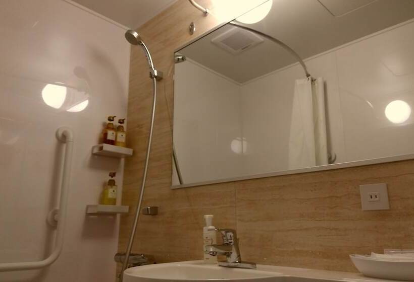 标准单人间, Ueno First City