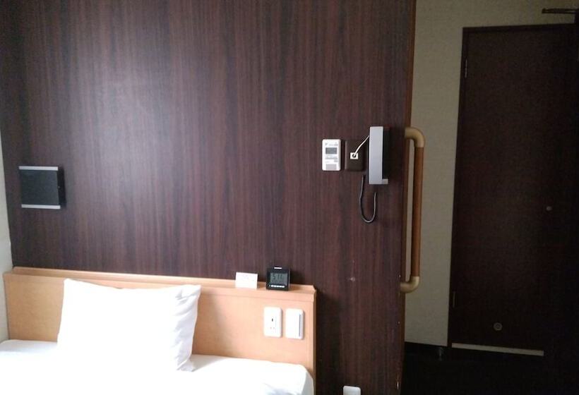 标准单人间, Ueno First City