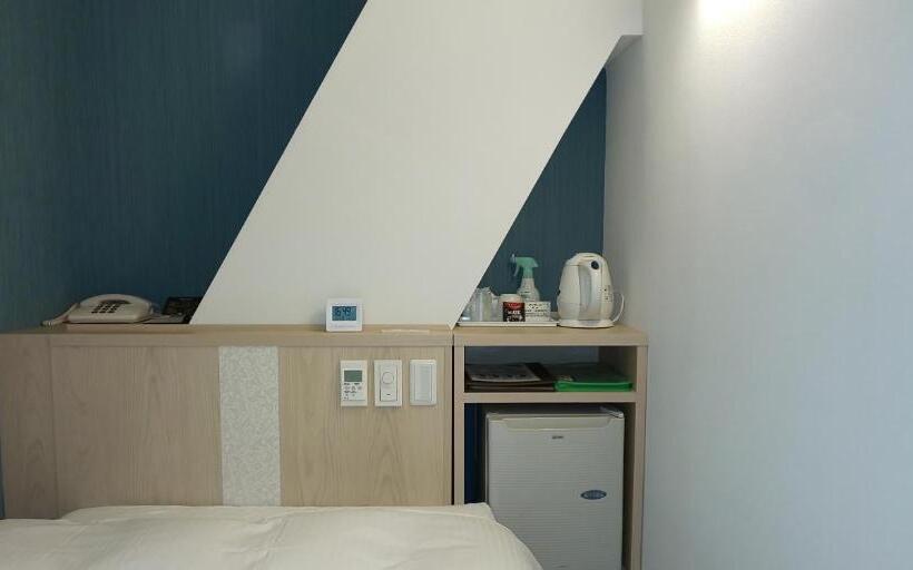 单人经济间, Ueno First City