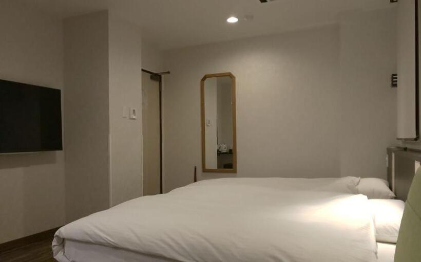 高级大房间, Ueno First City