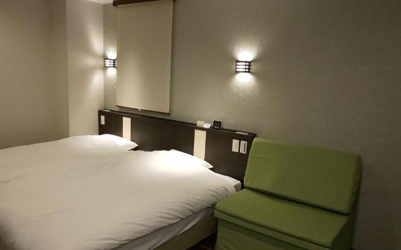 高级大房间, Ueno First City