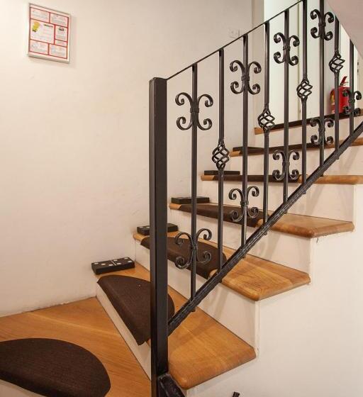 اتاق استاندارد با سرویس بهداشتی مشترک, Urban Hostel & Apartments