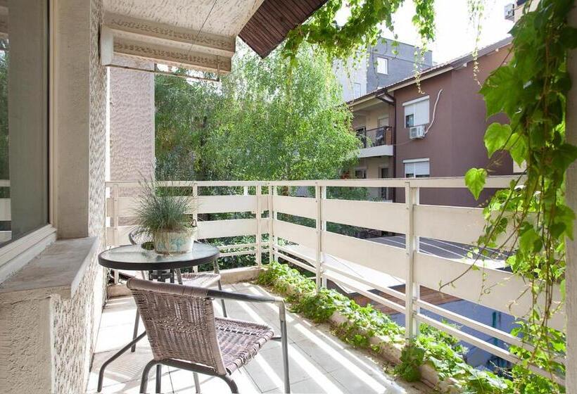 اتاق استاندارد با سرویس بهداشتی مشترک, Urban Hostel & Apartments