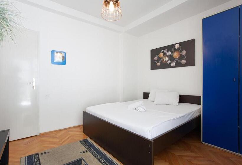 اتاق استاندارد با سرویس بهداشتی مشترک, Urban Hostel & Apartments