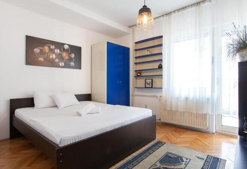 اتاق استاندارد با سرویس بهداشتی مشترک, Urban Hostel & Apartments