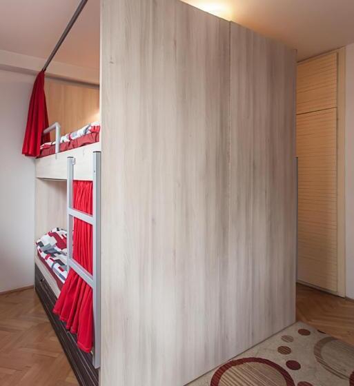 تختخواب در اتاق مشترک, Urban Hostel & Apartments