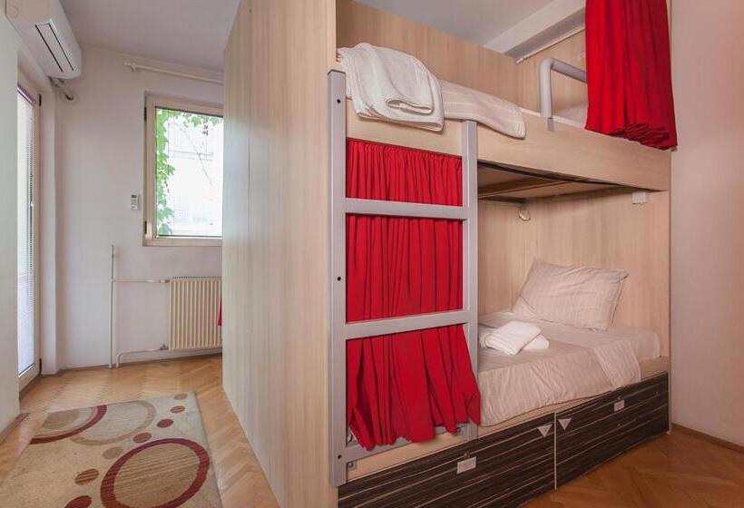 تختخواب در اتاق مشترک, Urban Hostel & Apartments