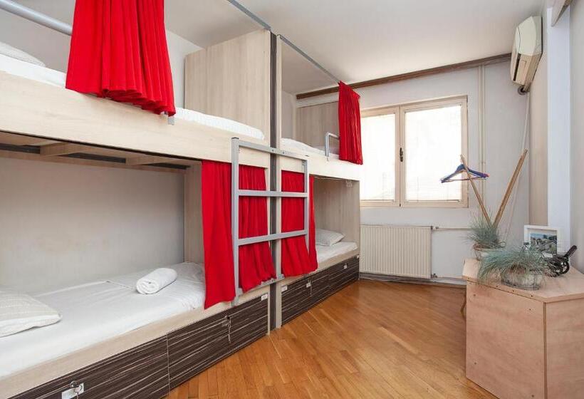 تختخواب در اتاق مشترک, Urban Hostel & Apartments