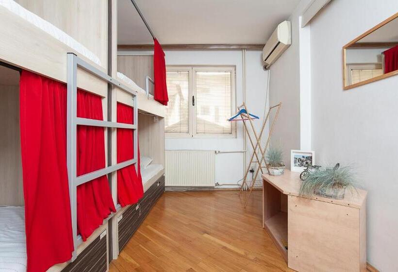 تختخواب در اتاق مشترک, Urban Hostel & Apartments