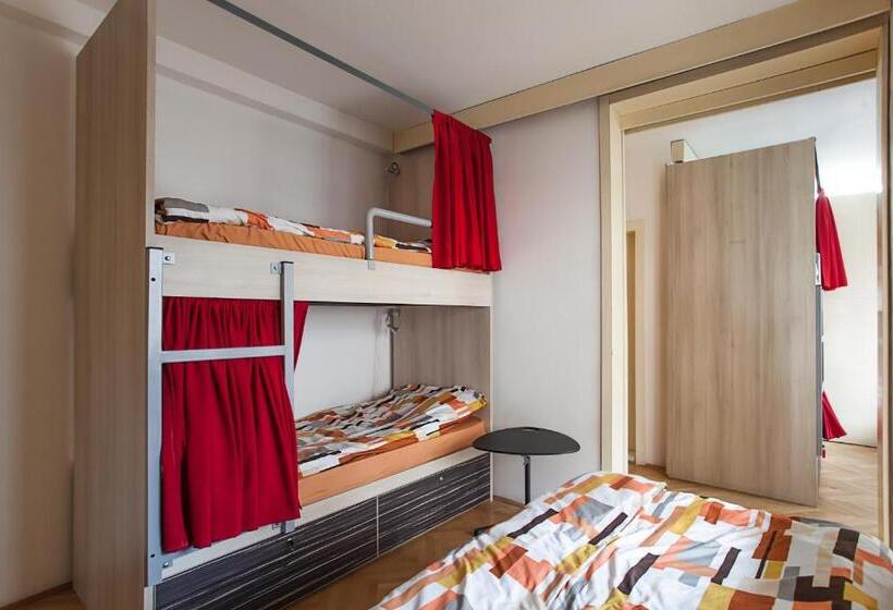 تختخواب در اتاق مشترک, Urban Hostel & Apartments