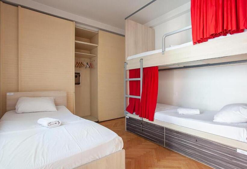 تختخواب در اتاق مشترک, Urban Hostel & Apartments