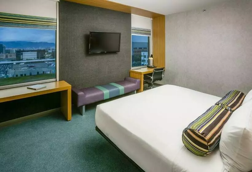 キングサイズベッドのスタンダードルーム, Aloft Bogota Airport