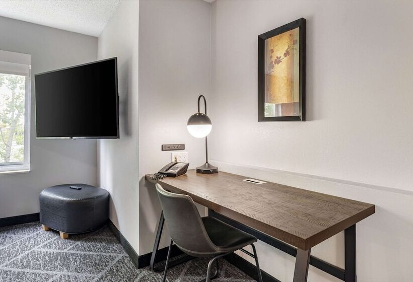 جناح, Cambria Hotel Minneapolis Maple Grove