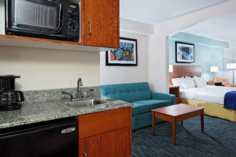 キングサイズベッドのスタンダードルーム, Holiday Inn Express Richmond Brandermill Hull Street, An Ihg