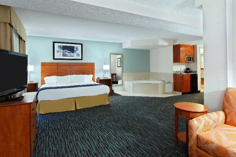 キングサイズベッドのスイートルーム, Holiday Inn Express Richmond Brandermill Hull Street, An Ihg