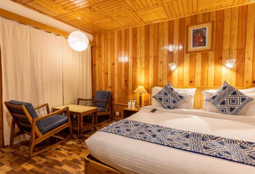 اتاق لوکس با چشم‌انداز, Negi S Mayflower A Heritage Since 1965