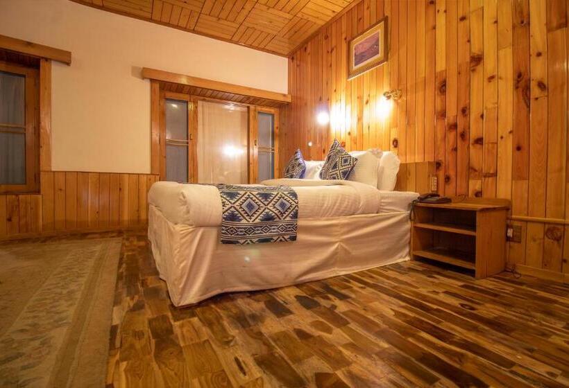 اتاق لوکس با چشم‌انداز, Negi S Mayflower A Heritage Since 1965